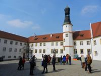 suro11 innenhof des schlosses